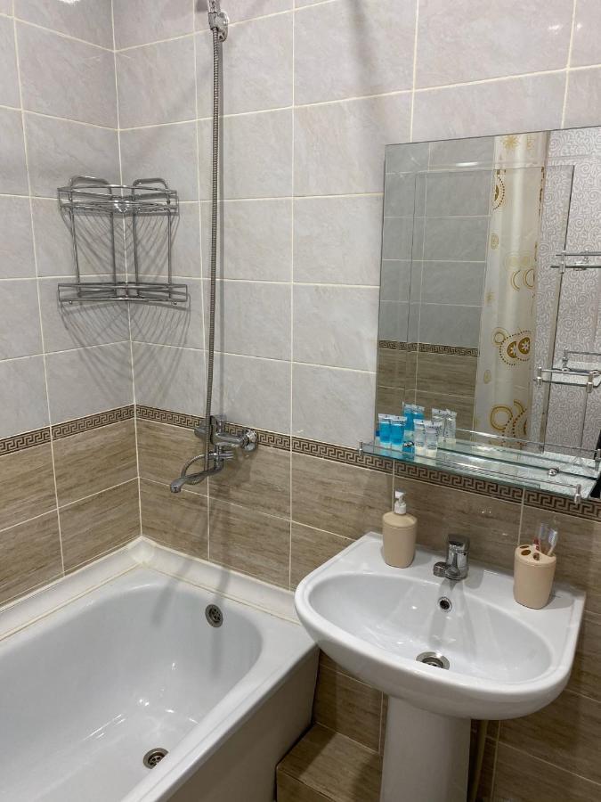 Суперкомфортная 1-Ком Квартира В Самом Центре Г.Алматы Almatý Exterior foto