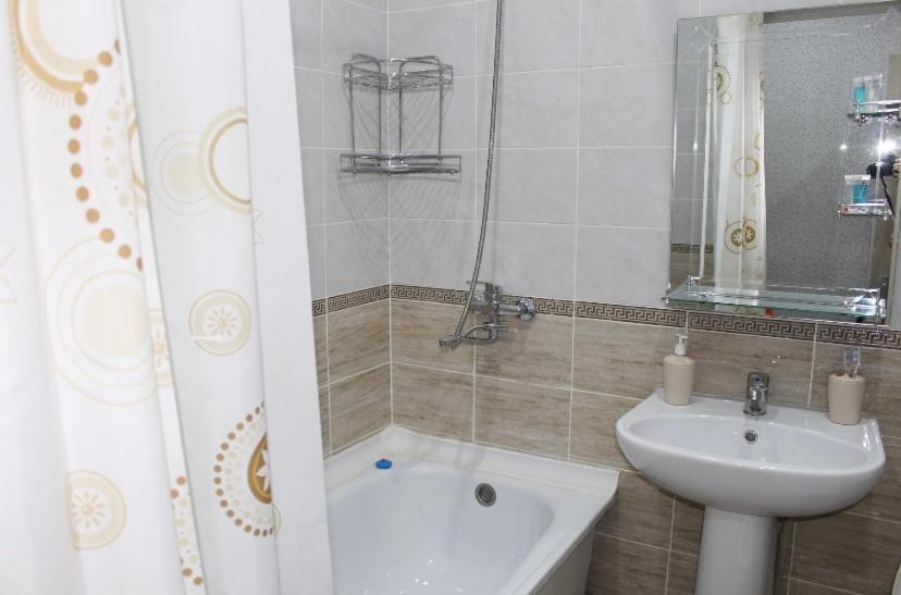 Суперкомфортная 1-Ком Квартира В Самом Центре Г.Алматы Almatý Exterior foto